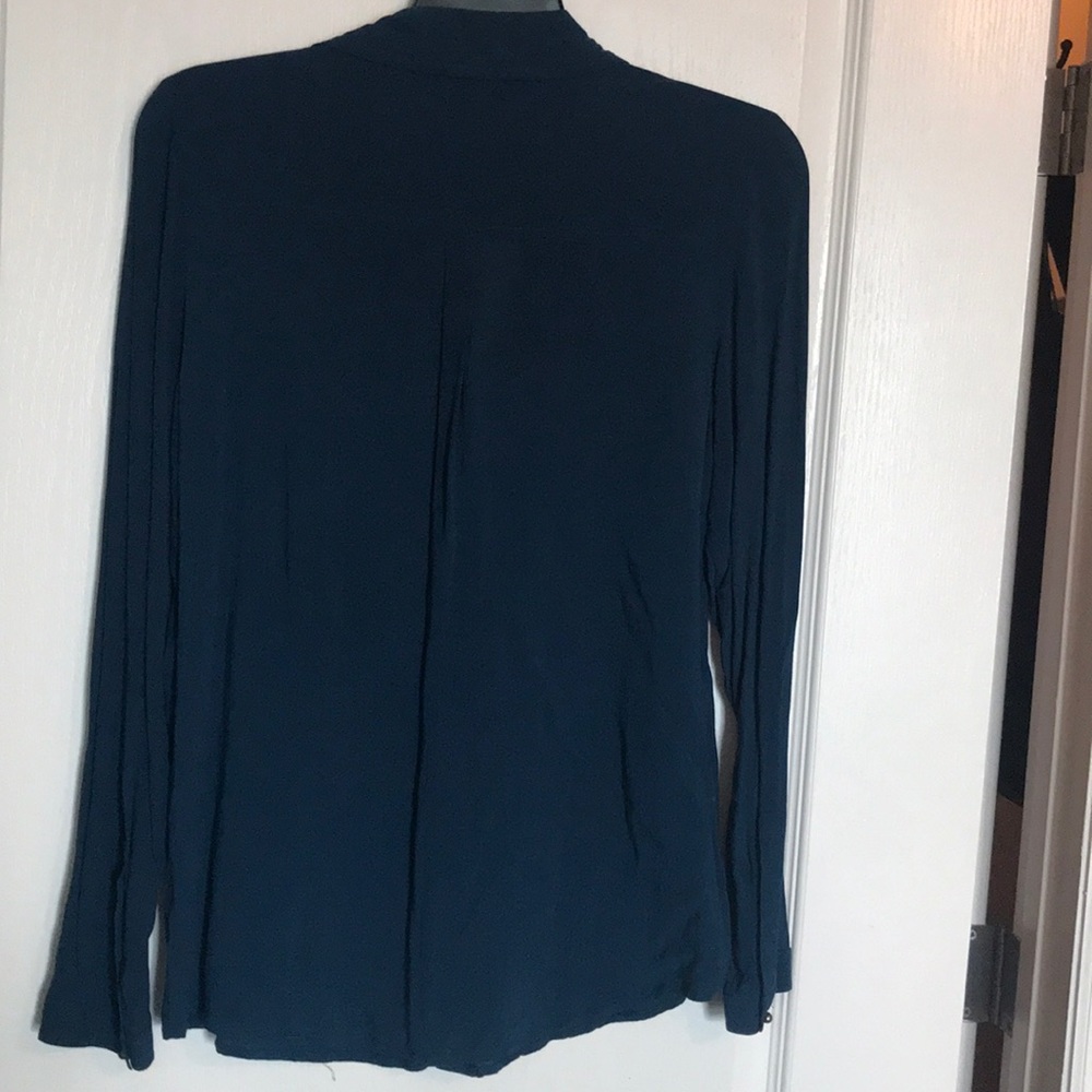 Express button down - Picture 3 of 5